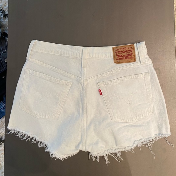 Levi’s 501 jean shorts - Picture 4 of 5